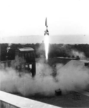 Peenemuende Heeresversuchsanstalt Raketen-Versuchsgelaende Start einer V2 Aggregat4 Rakete Prüfstand 7